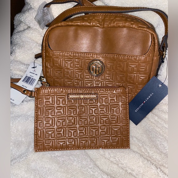 Tommy Hilfiger leather purse with coin / wallet department, crossbody purse - Picture 2 of 5